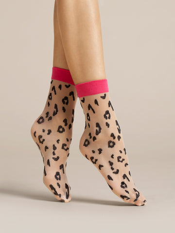 najlonske nogavice z vzorcem leoparda